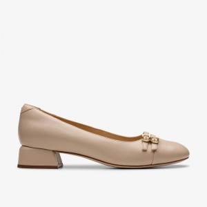 Clarks Daiss 30 Court Sand Leather | CLKS-85214